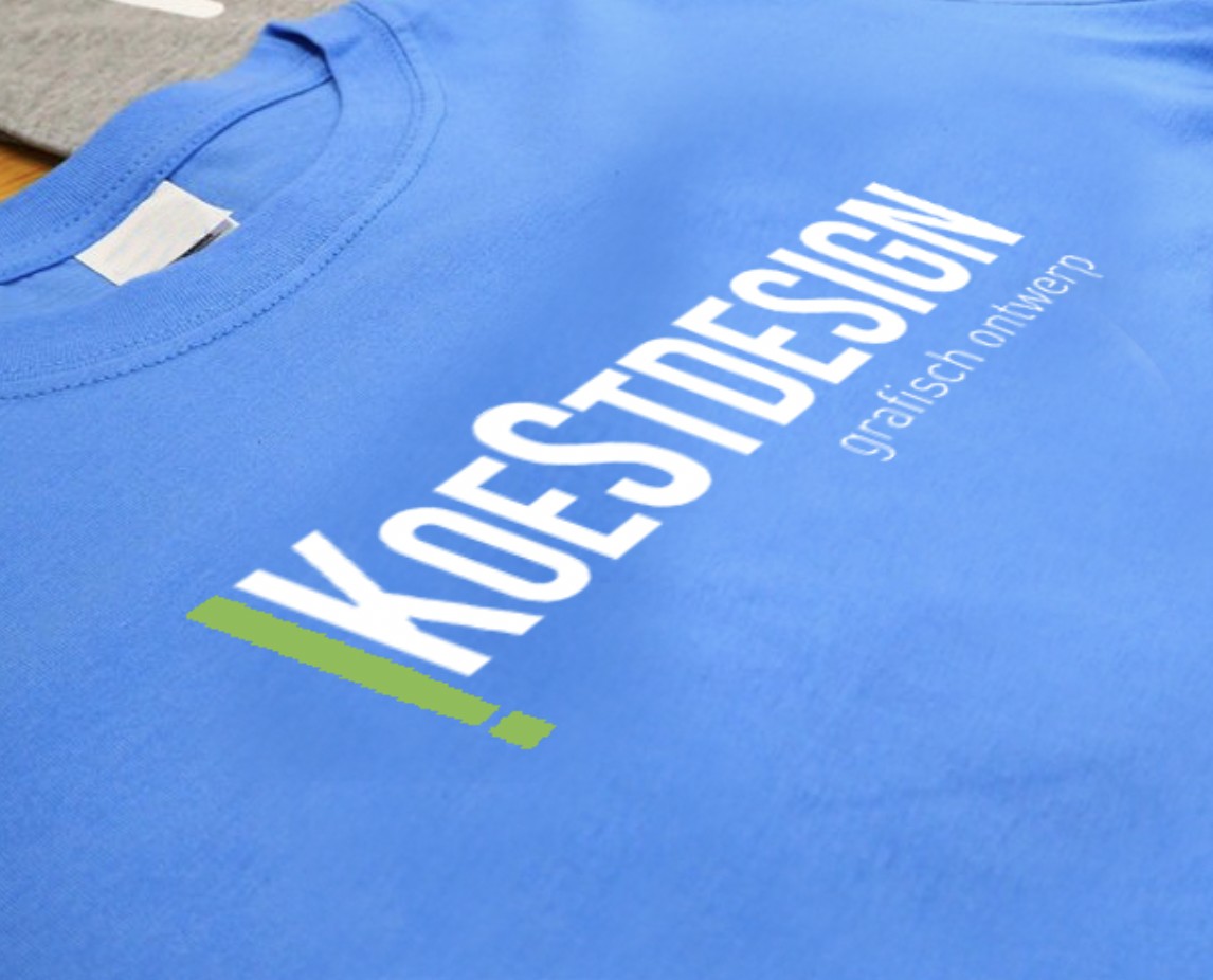 Blauw T-shirt met !KoeStdesign-logo